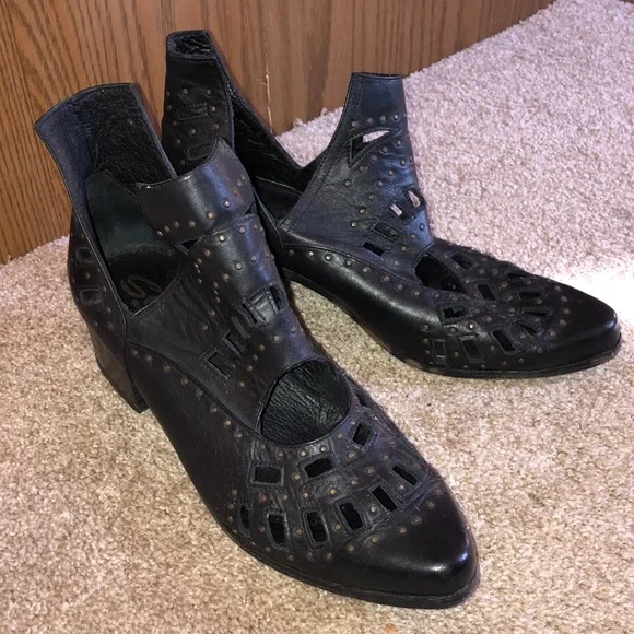 Sbicca Vintage Collection Ankle Booties - Picture 1 of 6